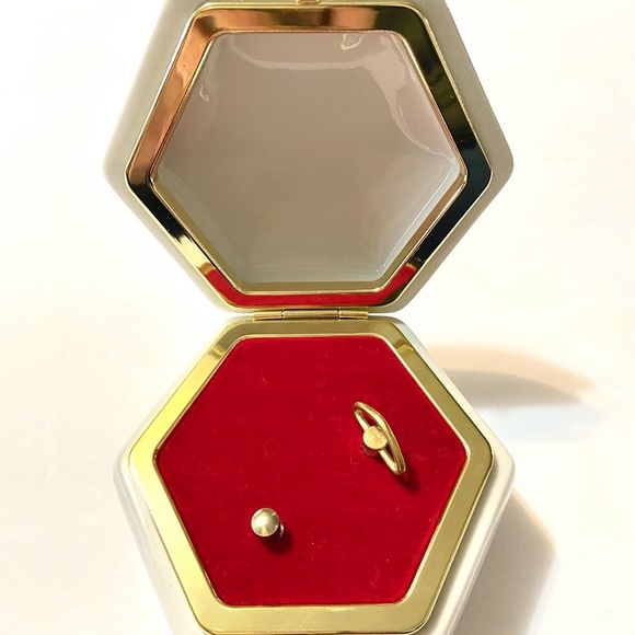 Beautiful Vintage Bird Music Box( works) - Picture 2 of 4